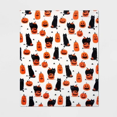 Hyde & EEK! Boutique Cat and Pumpkin Printed Plush Halloween Throw Blanket - Hyde & EEK! Boutique™ 2 Hyde & EEK! Boutique Cat and Pumpkin Printed Plush Halloween Throw Blanket - Hyde & EEK! Boutique™ - Image 2