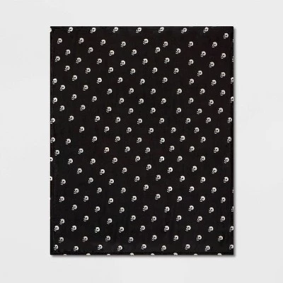 Hyde & EEK! Boutique Mini Skulls Printed Plush Halloween Throw Blanket - Hyde & EEK! Boutique™ 2 Hyde & EEK! Boutique Mini Skulls Printed Plush Halloween Throw Blanket - Hyde & EEK! Boutique™ - Image 2