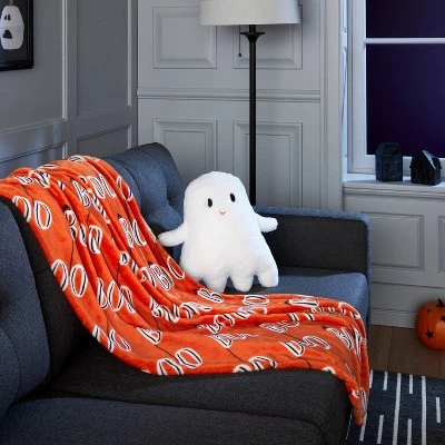 Hyde & EEK! Boutique Boo Printed Plush Halloween Throw Blanket - Hyde & EEK! Boutique™ 1 Hyde & EEK! Boutique Boo Printed Plush Halloween Throw Blanket - Hyde & EEK! Boutique™