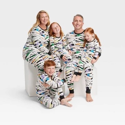 Kids' Glow-In-The-Dark Mummy Halloween Matching Family Pajama Set - Hyde & EEK! Boutique™ White 3 Kids' Glow-In-The-Dark Mummy Halloween Matching Family Pajama Set - Hyde & EEK! Boutique™ White - Image 3